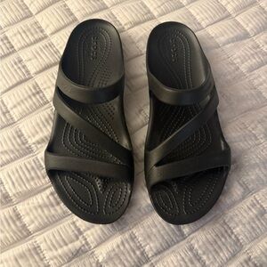 NEW CROCS Black Strappy Slide Sandals